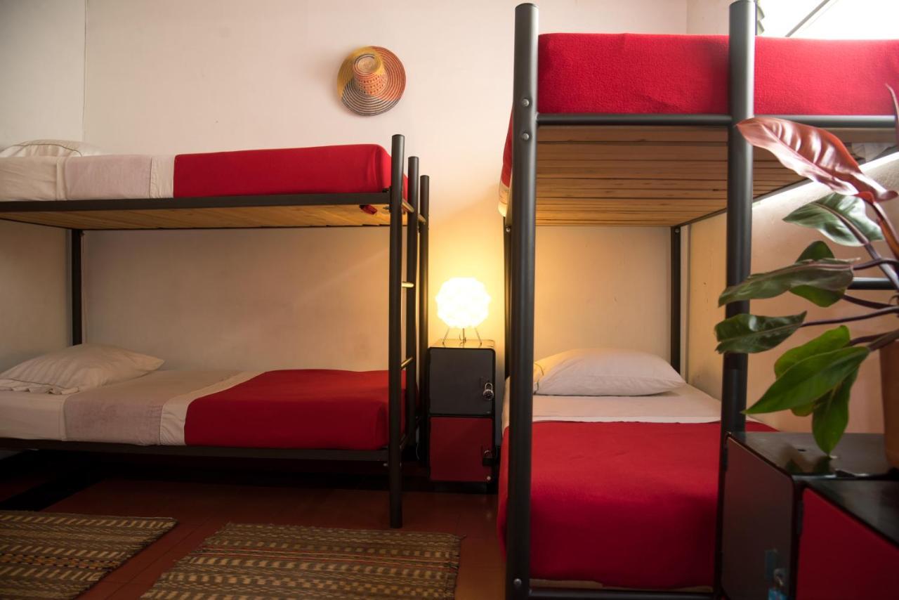 Saman Hostel Медельин Экстерьер фото