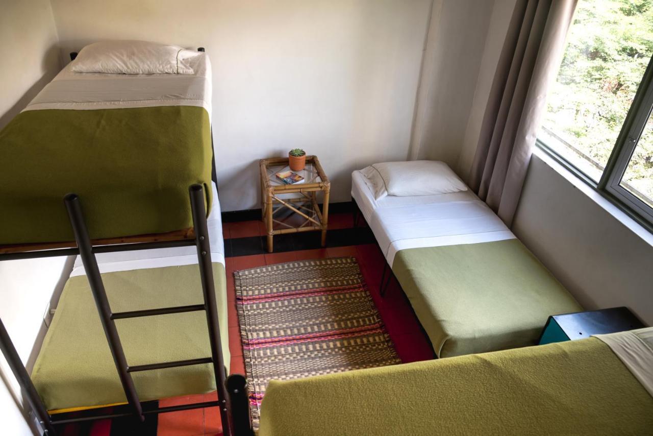 Saman Hostel Медельин Экстерьер фото